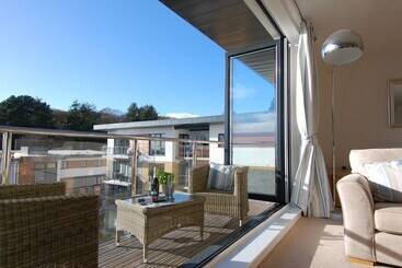 茅舍 28 Clock Tower Court