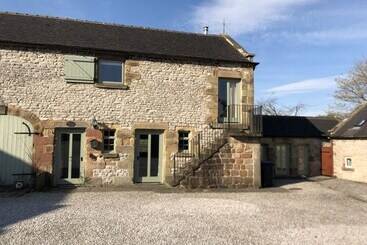 کلبه Hall End Barn