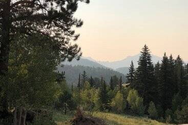 Отель Bison Peak Lodge At Puma Hills