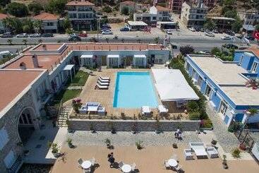فندق Cesme Marina Konukevi