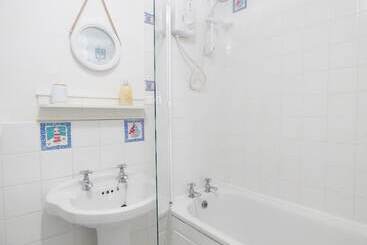 Сельский дом Longships