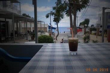 아파트호텔 To Kamari