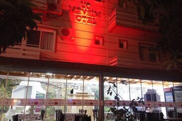 Uc Mevsim Otel