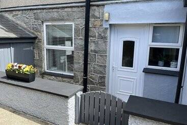 קוטג'' Bythynnod Newydd