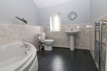 קוטג'' Felin Manaw