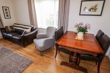 קוטג'' The Flat At Brwyn