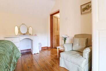 بيت ريفى The Old Sweet Shop