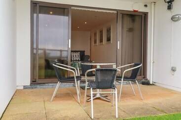 קוטג'' 47 Bredon Court