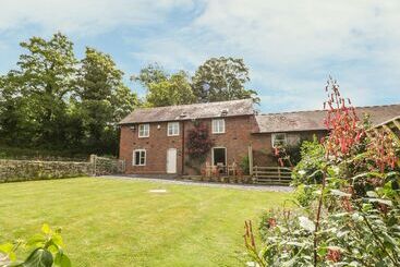 茅舍 Bryn Howell Stables