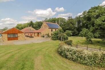 Сельский дом Calf House