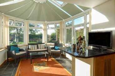 קוטג'' The Old School House