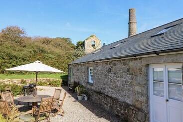 קוטג'' Wheal Grey