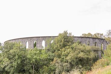 کلبه Woodland Villa