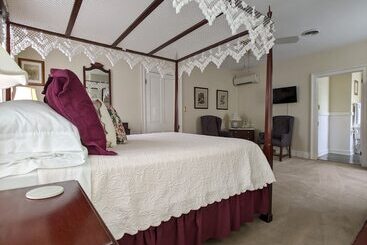 Benjamin Ellis House Bed & Breakfast