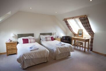 Chapel Of Barras Farm Bed & Breakfast