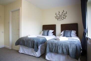 פונדק The George Carvery &