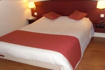בית מלון כפרי Hôtel Grill Le Coudray Montceaux