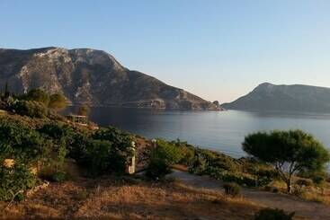 בית מלון כפרי Panormitis Pizanias Houses