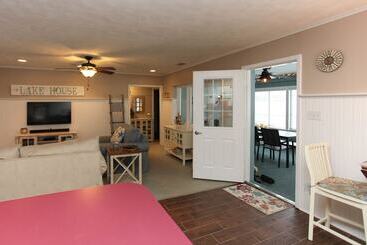 별장 The Sand Box On Hutchin S Lake