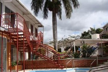 تختخواب و صبحانه Econo Guest House