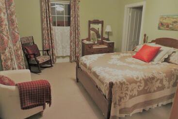 ベッドアンドブレックファースト The Rosemont Inn