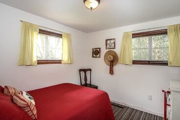 茅舍 Bluegill Hill