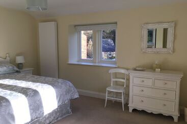 Hewenden Mill Cottages