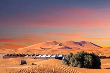 هتل Luxurious Desert Camp