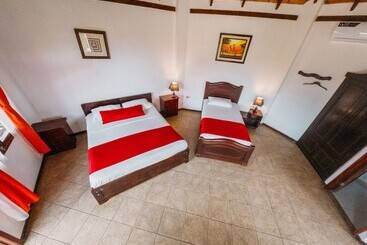 هتل Oceanic Hosteria Y Restaurante