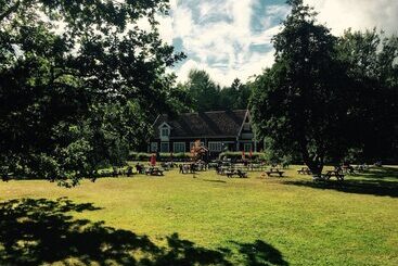 Lövhagens Café & Vandrarhem