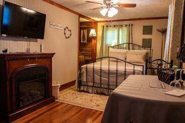ペンション Hocking Hills Inn