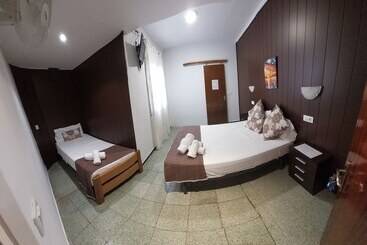 Пансион Hostal Creus