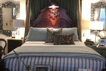 פנסיון John Thomas Bed And Bath