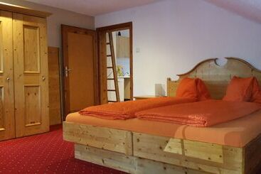 بنسيون Tiroler Landhaus Oetztal