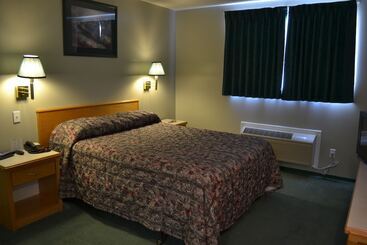 4 Pines Motel