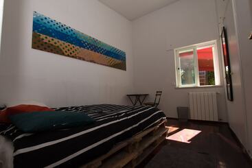 7 Waves Surf Hostel