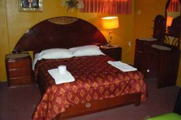 Отель Don Tito Inn