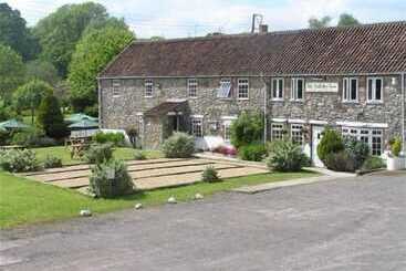 Отель Glamping On The Hill