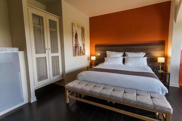 בית מלון כפרי Restaurant Côte Garonne Le Balcon Des Dames   Tonneins Marmande Agen   Chambres Climatisées