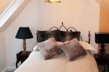 Отель Mrs Salisbury S Serviced Accommodation