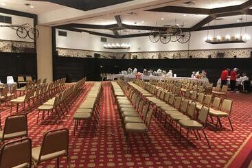 호텔 The Seasons Lodge