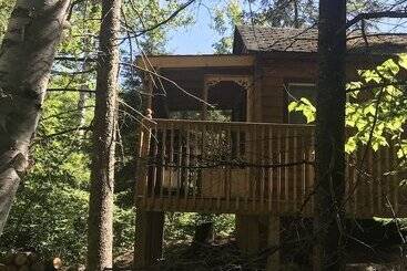 Longmuir's Hidden Cove Cottage Resort