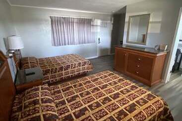 فندق على الطريق Oak Tree Inn