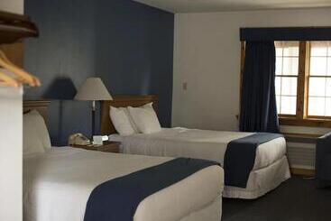 Мотель Rhinebeck Village Inn