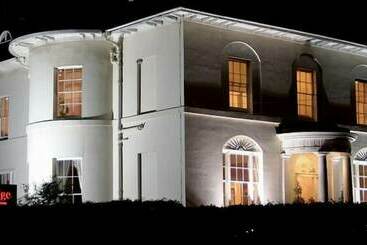 膳宿费 Eagle Lodge Rooms