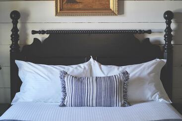 بنسيون The Landing Hotel And Dining