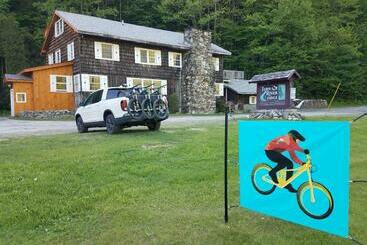 بنسيون Turn Of River Lodge