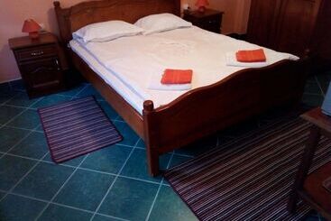 פנסיון Vila Aura