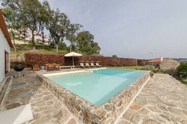 کلبه Tapada De São Domingos