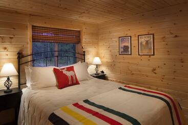 بيت ريفى The Reclusive Moose Cabins